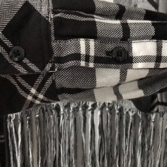 Fringed Cropped Woman’s Blouse Black White Plaid Button Up Top Size XSMALL - Picture 5 of 7